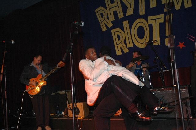 min 2004 11 27 riot s05 052 12758