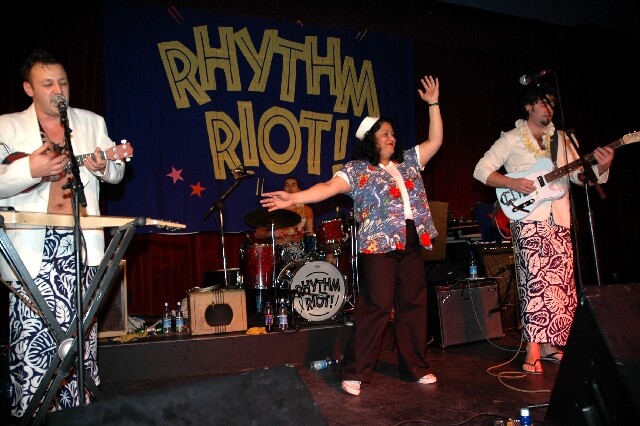min 2004 11 28 riot s05 112 12757